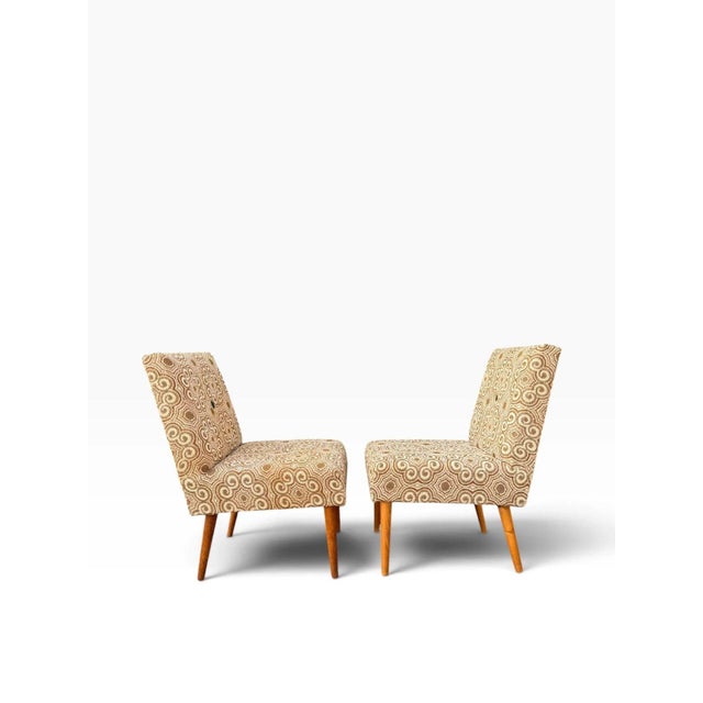 Pair of Hungarian Mid-Century Slipper Chairs by Kocséri MGTSZ | Original Swirl Pattern Fabric | Tapered Legs | 1970s For Sale - Image 6 of 16