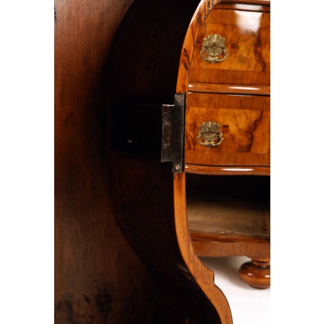 Baroque Small Baroque Chest of Drawers in Walnut with Mirror, 1760 For Sale - Image 3 of 14