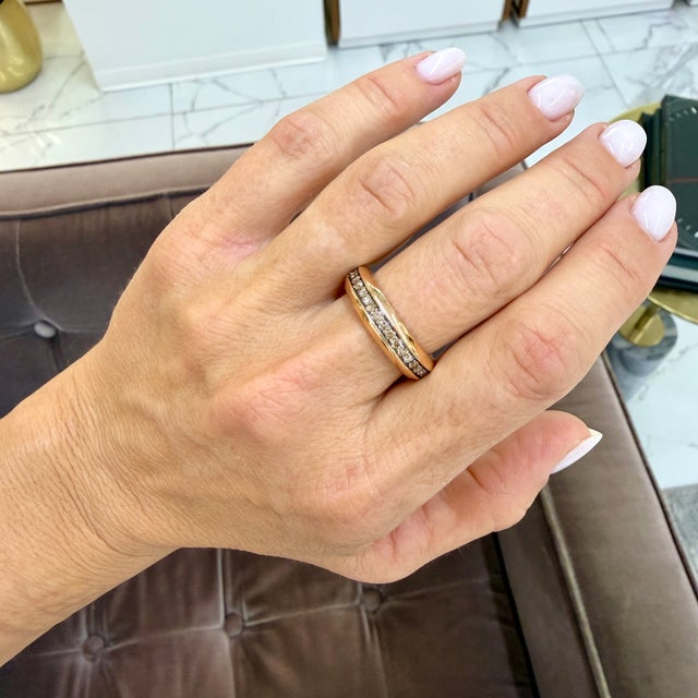 Rose Men’s David Yurman Beveled 18k Rose Gold 0.87ctw Cognac Diamonds 6mm Band Ring, Size 8 For Sale - Image 8 of 8