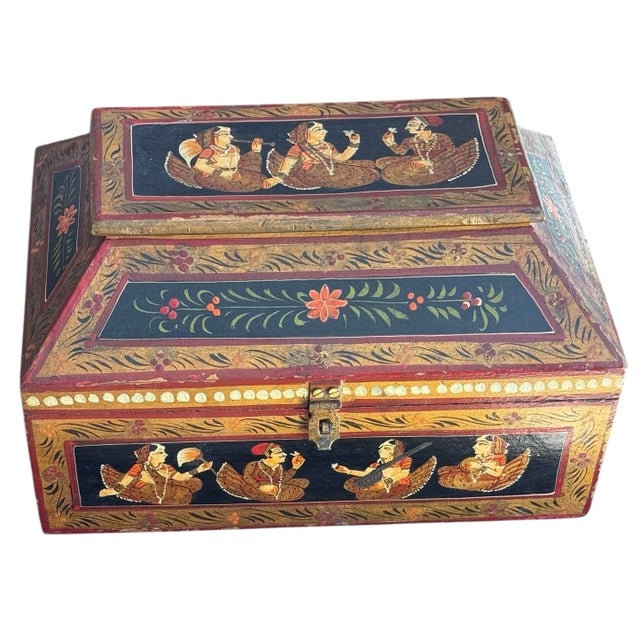 Indian 1920s Anglo Raj Indian Hand Painted Wooden Jewelry Box For Sale - Image 3 of 9