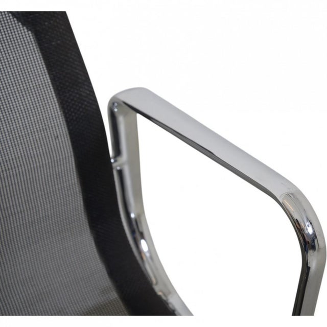 1990s Vintage EA-117 Office Chair in Black Mesh by Charles Eames, 1990s For Sale - Image 5 of 18