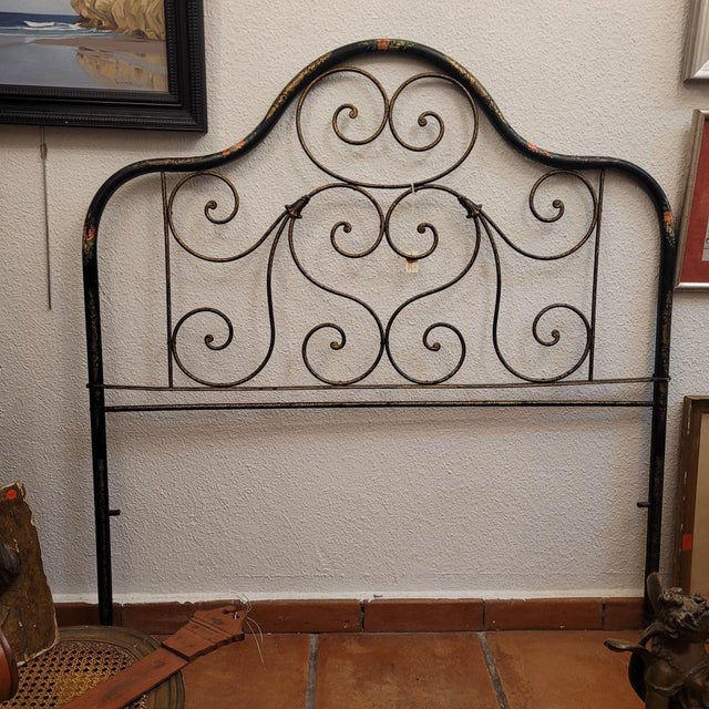 19th Century Bristol Wrought Iron Headboard with Floral Motifs, United Kingdom, 1890s For Sale - Image 6 of 18