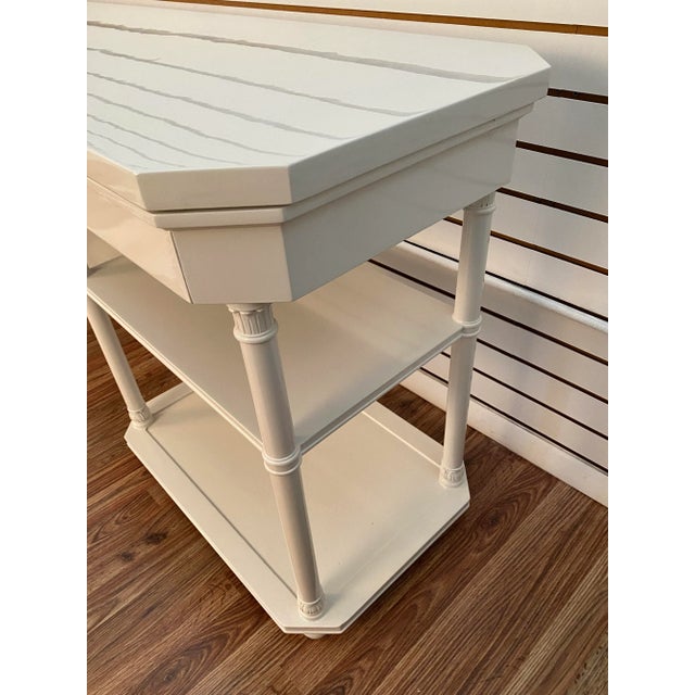 White Writing Desk in High Gloss Lacquer For Sale - Image 8 of 13