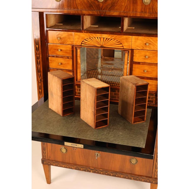 Classicist Secretary in Walnut, 1800s For Sale - Image 10 of 18
