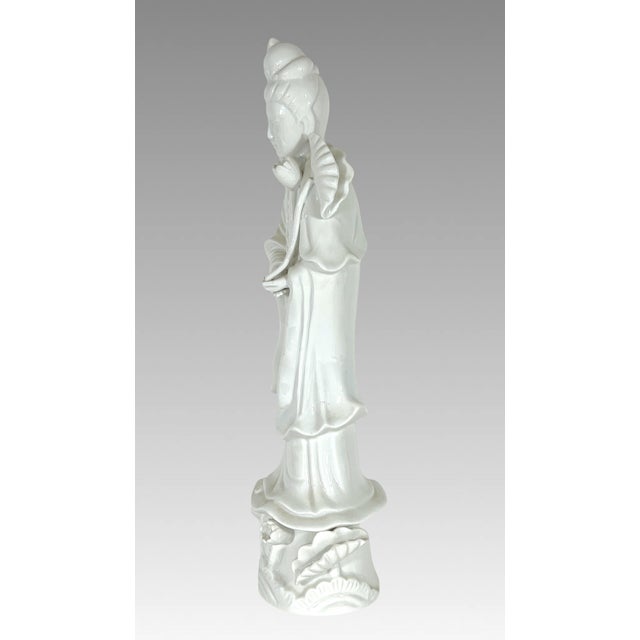 Mid 20th Century Vintage Chinese 'Blanc De Chine' White Porcelain Figure of the Deity Guan Yin (Kwan Yin) 14" For Sale - Image 5 of 8