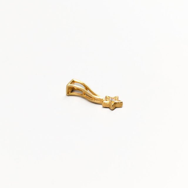 Pendant, Gold, 18K, 1.13g, Length: 18mm, Width: 5mm, Good condition. Stamped: ALTON This piece has an attribution mark, I...