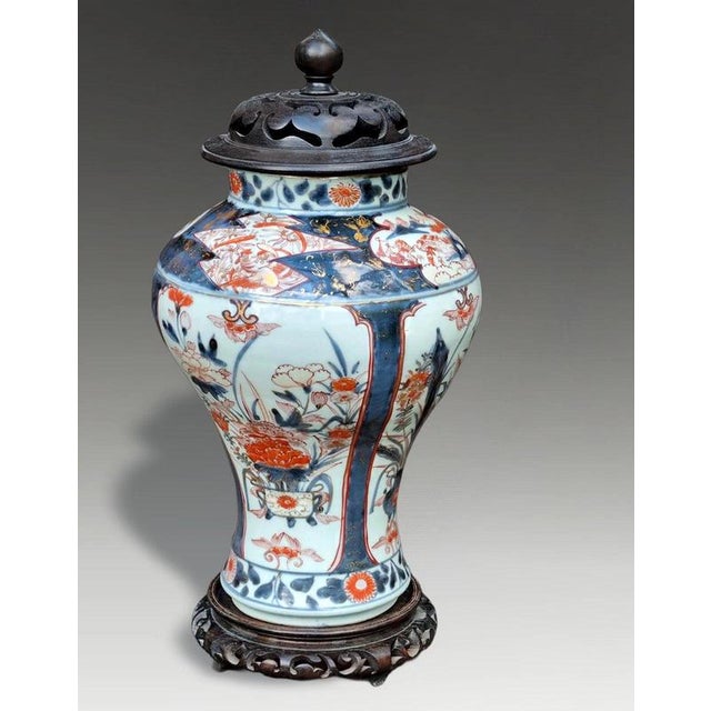 Edo Japanese Arita Imari Porcelain Lidded Vase, 1700 For Sale - Image 3 of 12