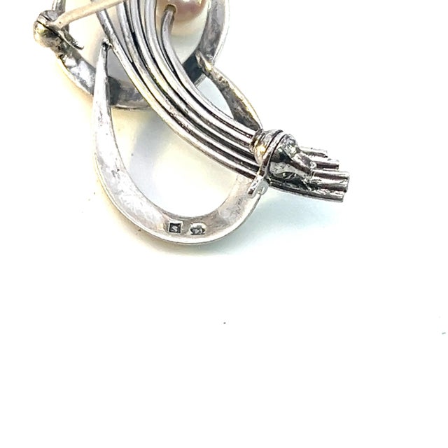 1990s 1990s Mikimoto Estate Akoya Pearl Brooch 6.80 mm Silver For Sale - Image 5 of 7