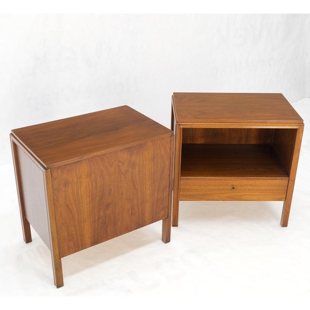 Mount Airy Furniture Company Pair Finished Back Danish Mid Century Modern One Drawer Walnut Night Stands MINT For Sale - Image 4 of 18