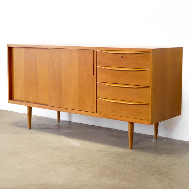 Brown 1950s Deutsche Werkstätten Hellerau Oak Sideboard Designed by Franz Ehrlich For Sale - Image 8 of 17