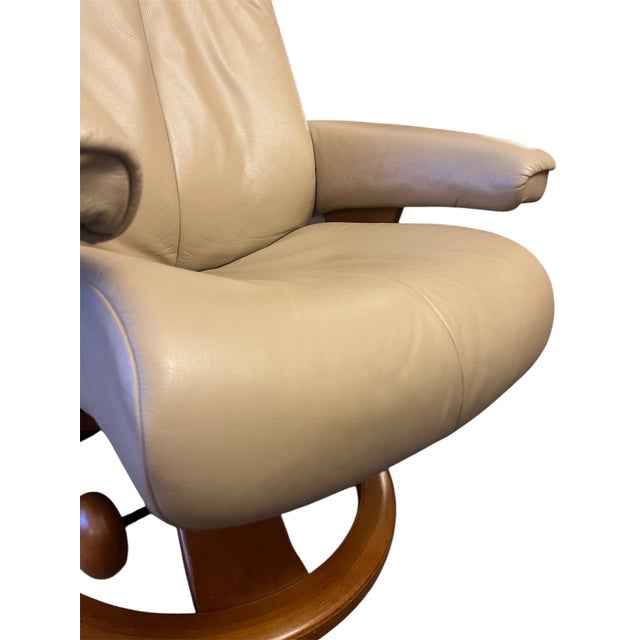 2000 - 2009 Fjords by Hjellegjerde Norwegian Leather Swivel Recliner & Ottoman – Ivory – Scandinavian Modern For Sale - Image 5 of 12