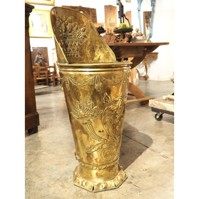 19th Century 19th Century French Polished Brass Ceremonial Wine Harvest Hotte For Sale - Image 5 of 12