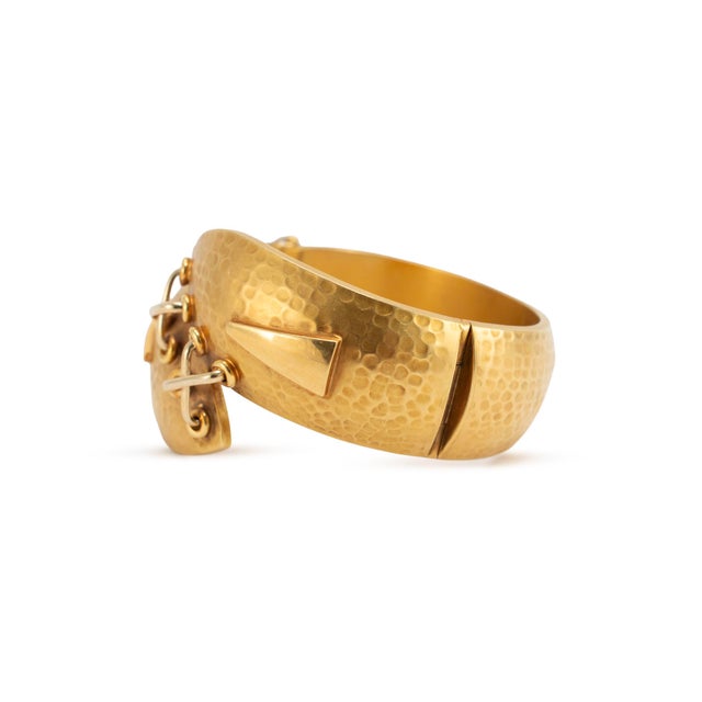 Modern Vintage 18k Yellow Gold Criss-Cross Hammered Wide Bold Statement Bangle Bracelet For Sale - Image 3 of 8