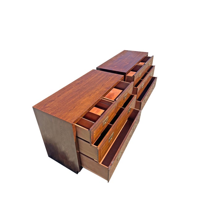 Brown Vintage Henredon Pair Dressers Chest of Drawers Set in Campaign Style For Sale - Image 8 of 10
