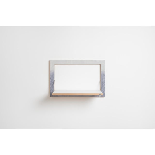 The midsized fläpps wall shelf adheres to standards. Kept in 3:2 format, it meets the critical eye of photographers. With...