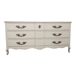 1950s Hotel Carlyle Nyc Baker Style French Provincial 9 Drawer Dresser For Sale