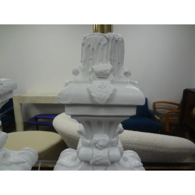 1960s Pair of Hollywood Regency Plaster Lamps For Sale - Image 5 of 10