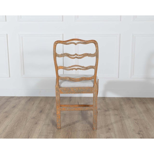 18th Century A pair of slender Gustavian chairs with smiling details Circa 1780 For Sale - Image 5 of 14