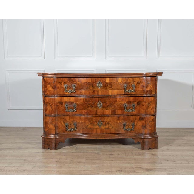 18th Century Walnut Chest Of Drawers From Verona For Sale - Image 4 of 11