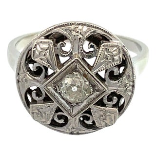 Vintage 14k Gold Diamond Carved Circle Milgrain Ring, Size 6 For Sale