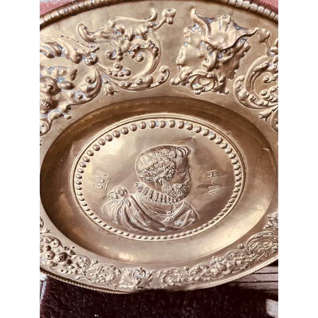Large Antique Copper Decorative Plate with Henry IV Portrait, 1901 For Sale - Image 4 of 8