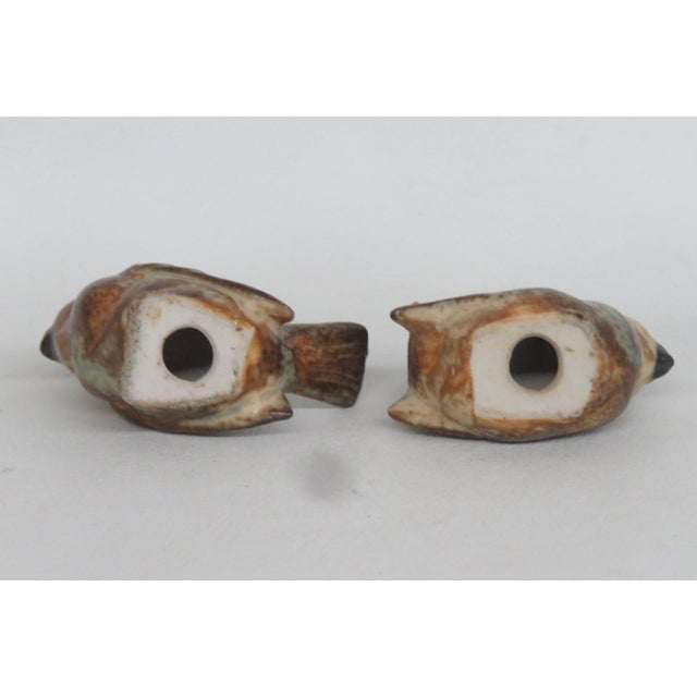 Mid 20th Century Stoneware Pottery Pair of 2 Sparrow Bird Figurines Brown Feather Details 4970b For Sale - Image 5 of 10
