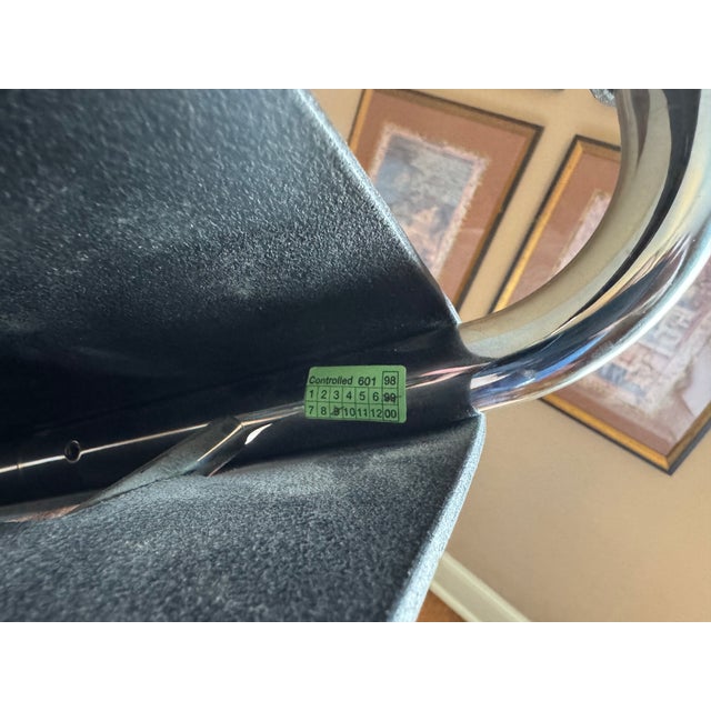 Knoll B33 Attribtued to Marcel Breuer Black Leather Dining Chairs - Manufactured by Knoll September 1999 For Sale - Image 4 of 8