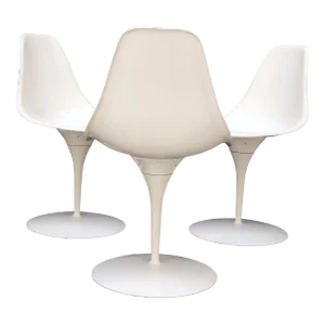 Mid Century Modern Tulip Base White Fiberglass Side Dining Chairs - Set of 3