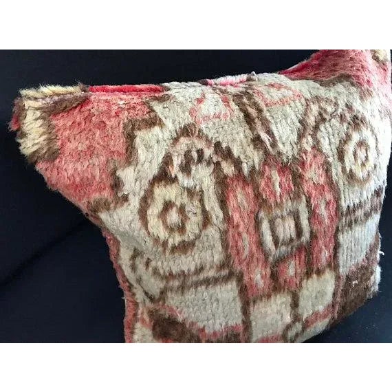 Made from old rugs. Made from organic wool. The rugs we use for our pillows are well washed and ready for your use....
