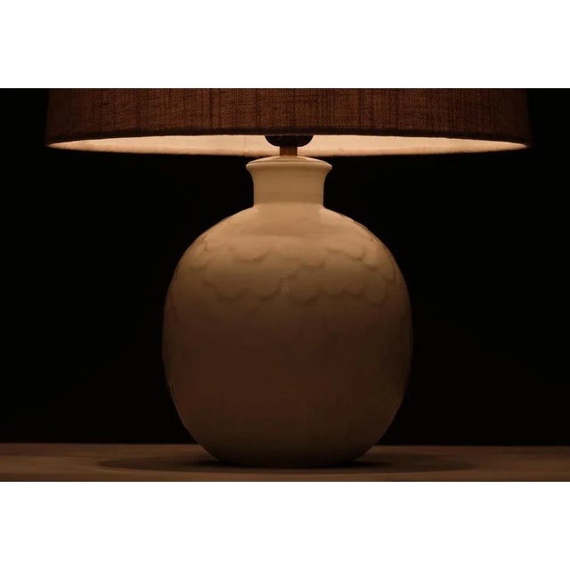 White Capri Table Lamp in Ceramic attributed to Gertrud Lönegren for Rörstrand, 1930s For Sale - Image 8 of 9