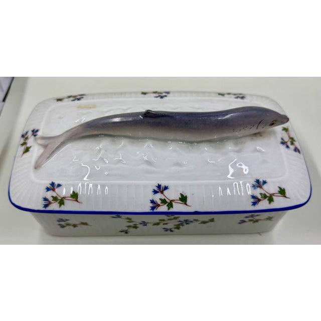 Victorian Antique Victorian French Porcelain Covered Sardine Dish With Delicate Hand-Painted Cornflower Pattern For Sale - Image 3 of 12