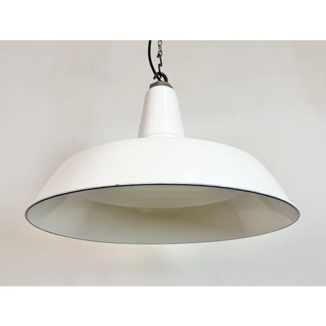 Industrial White Enamel Factory Pendant Lamp from Benjamin, USA, 1960s For Sale - Image 6 of 18