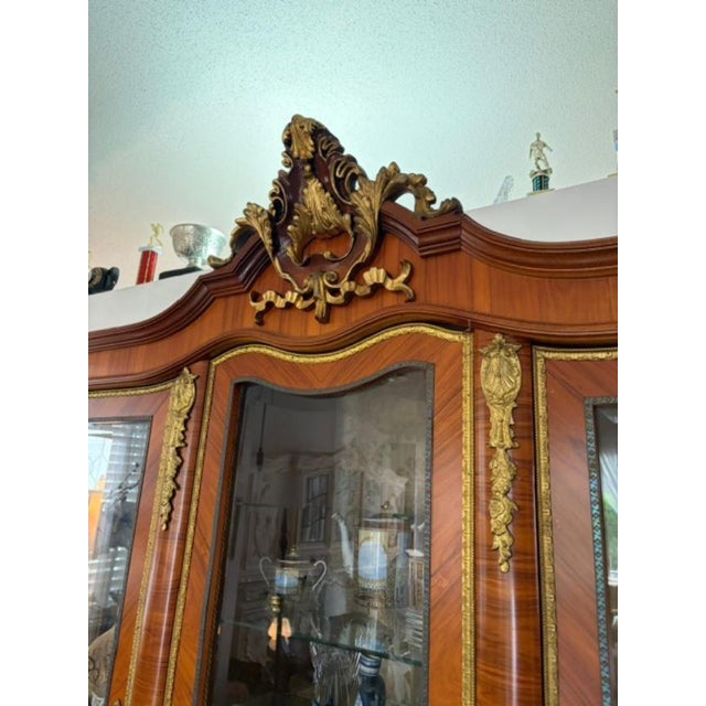 1960 Superb Quality Italian Display Cabinet Brass Work and Inlay For Sale In West Palm - Image 6 of 10