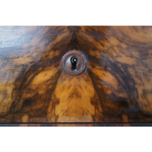Early 19th Century Antique 19th Century French Louis Philippe Walnut Burl Marble Top Commode Chest For Sale - Image 5 of 16