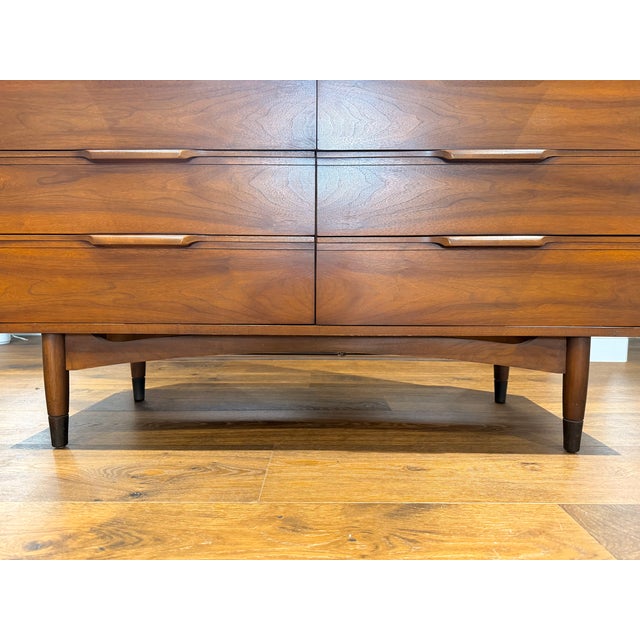 Vintage Mid-Century Modern Walnut 6-Drawer Dresser With Mirror For Sale - Image 4 of 11