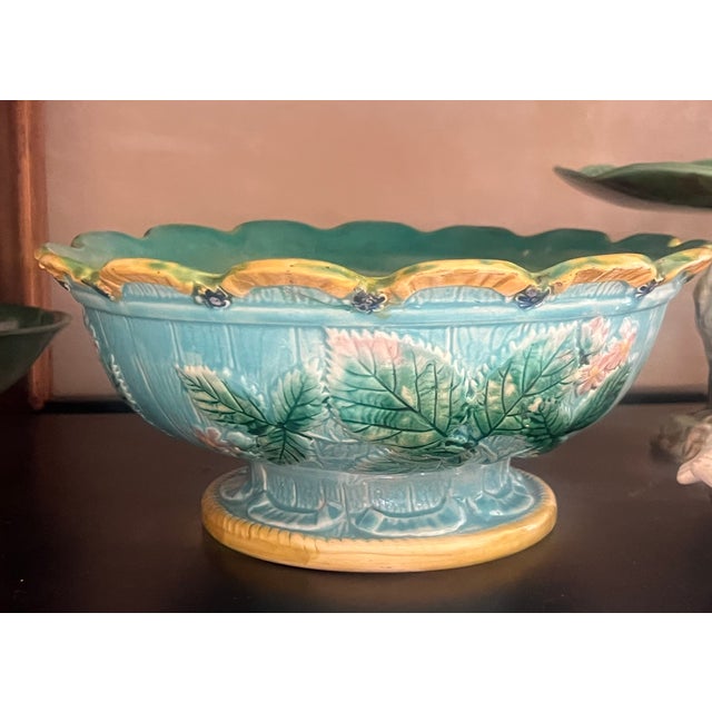 Antique Majolica Footed Bowl W/ Scalloped Rim, C. 1880's For Sale In San Francisco - Image 6 of 8