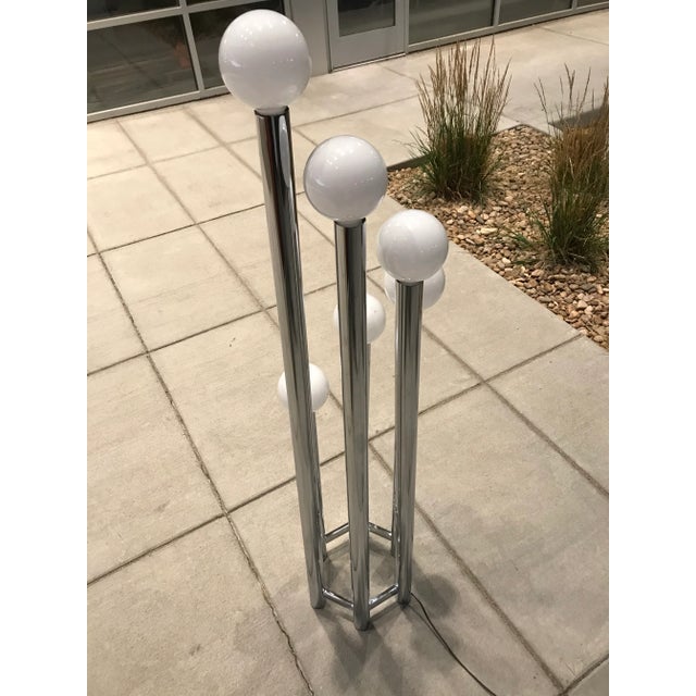 Lightolier Mid-Century Modern Chrome Tubular Floor Lamp From Lightolier For Sale - Image 4 of 13