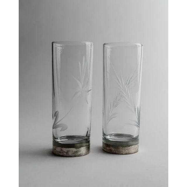 This vintage set of 6 drinking glasses from 1960s Italy embodies refined mid-century elegance. Each glass features a...