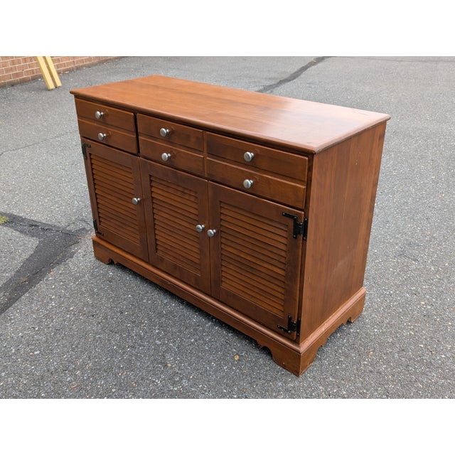 Ethan Allen Vintage Ethan Allen Baumritter Heirloom Nutmeg Maple Console Sideboard Credenza For Sale - Image 4 of 12