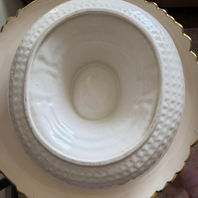 1980s Vintage Whittier Pottery 1986 White Basketweave Sombrero Chip & Dip Bowl For Sale - Image 5 of 5