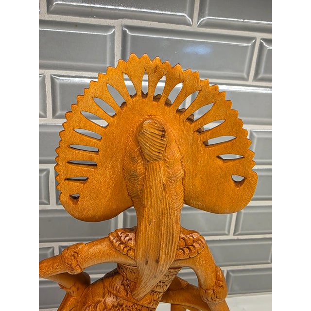 Late 20th-Century Balinese Modernist Wood Carving of a Janger Fan Dancer – 13.5-Inch Decorative Sculpture For Sale - Image 10 of 11