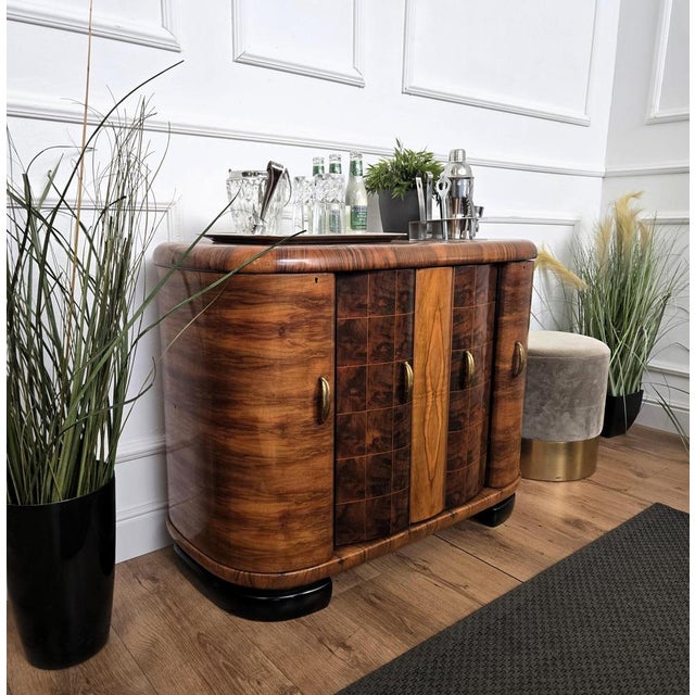Very elegant Italian Art Deco Mid-Century Modern drinks dry bar cabinet with beautiful veneer walnut briar burl wood, two...