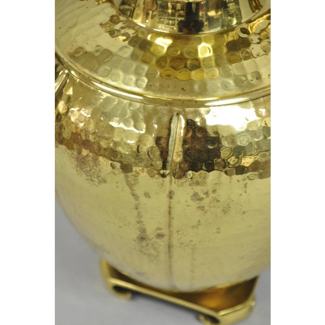 Late 20th Century Vintage Chinoiserie Hammered Brass Pagoda Jardiniere Vase Table Lamp For Sale - Image 5 of 12