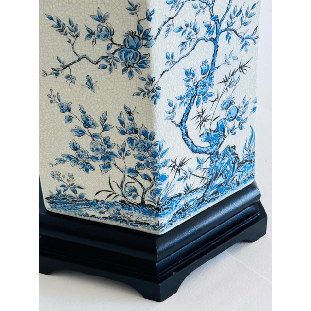 Vintage 1950s White Crackle & Blue Floral Chinoiserie Table Lamp For Sale - Image 9 of 9