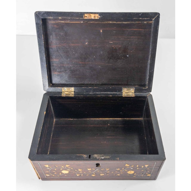 19th Century Continental European Rosewood Veneer Box With Needlepoint, French or German For Sale - Image 12 of 15