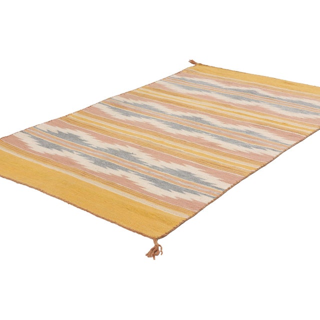 78939 Vintage Chinle Navajo-Style Rug, 02'11 x 04'11. This handwoven wool vintage Chinle Navajo-style rug is a stunning...