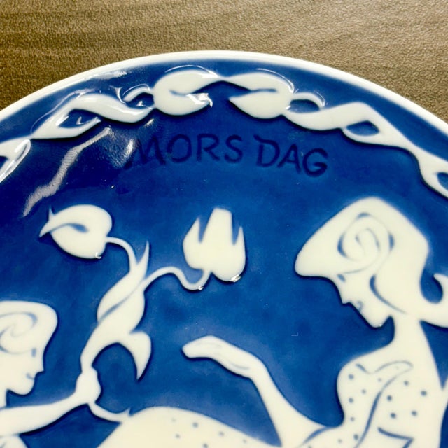 Ceramic Vintage Mors Dag Mother’s Day Plate by Royal Copenhagen - Blue & White Scandinavian Porcelain, 6” For Sale - Image 7 of 8