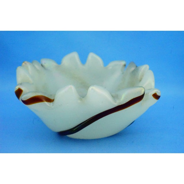 MEASUREMENTS: Height: 9.5 cm; Width: 18.5 cm; Depth: 18.8 cm; Weight: 2.089 kg Item : Magnificent Murano milk glass...