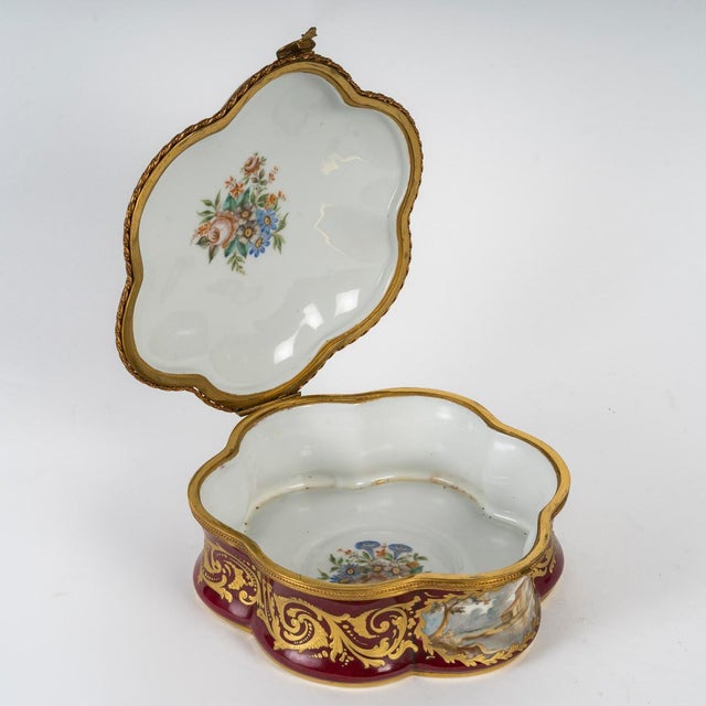 Napoleon III Porcelain Box from Sèvres For Sale - Image 3 of 8