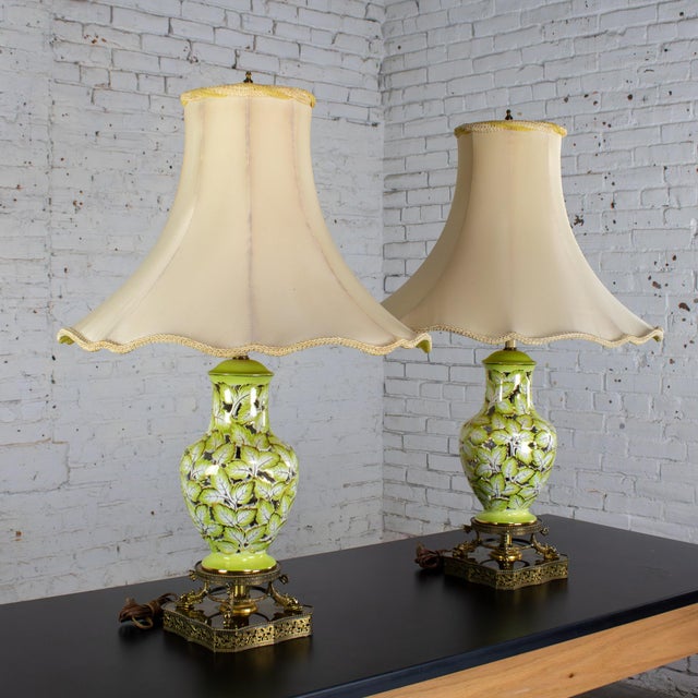 Mid 20th Century Mid-20th Century Italian Pair of Pierced Majolica Lamps Urn Shaped W/Filigree Bases by Cantagalli Pottery For Sale - Image 5 of 18